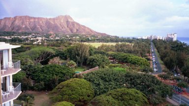 Here you can see Diamond Head and  the area in the lower left is the Honolulu Zoo. It's also from the hotel.